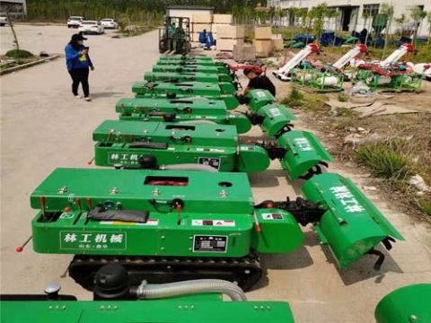 点击查看详细信息<br>标题：履带开沟机　 阅读次数：1696