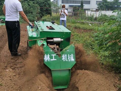 点击查看详细信息<br>标题：履带开沟机　 阅读次数：1879